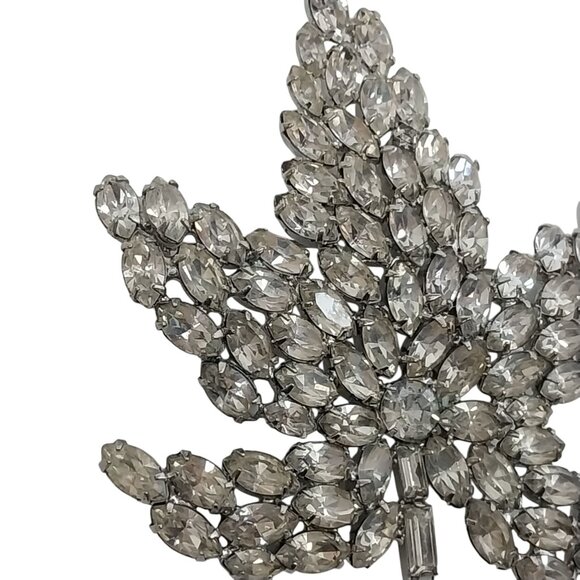 Vintage Rhinestone Maple Leaf Brooch Pin Sparkling Silver-Tone Statement Large - Picture 6 of 6